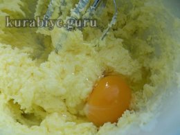 Шоколадный кекс с вишней 