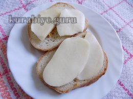 Грінки з карамелізованою цибулею та сиром
