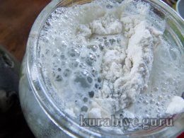 Огірки квашені з борошном 