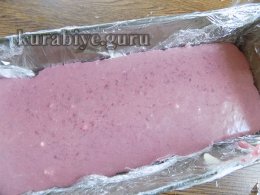Шоколадно-ягідний десерт з малиновим кулі