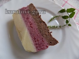 Шоколадно-ягідний десерт з малиновим кулі