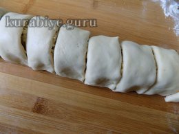 Чесночные булочки с копчёной грудинкой и сыром