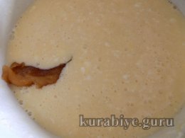Шоколадний торт зі сливами 