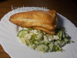 Салат из пекинской капусты с пирожками