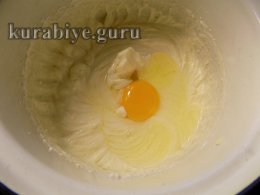 Сливовий пиріг з горіхами та шоколадом 