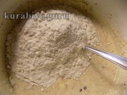 Сливовий пиріг з горіхами та шоколадом 