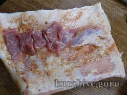 Рулет із тонкого сала  у духовці