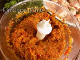 Свинина тушеная с овощами и грибами в горшочке