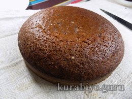 Медовий пиріг з горіхами на чаю 