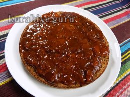 Медовий пиріг з горіхами на чаю 