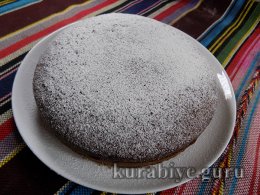 Медовий пиріг з горіхами на чаю 