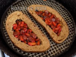 Грінки з сиром і яйцем на сковороді