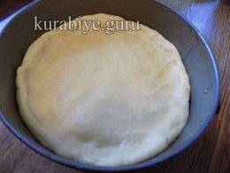 Тертий пиріг з повидлом