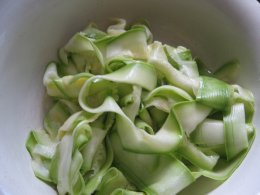 Закусочные рулетики из кабачка