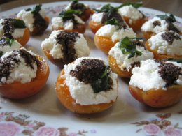 Закуска с творогом и абрикосами