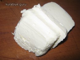 Сир халумі смажений на сковороді з овочевим рагу