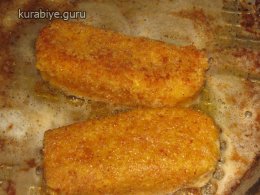Сир халумі смажений на сковороді з овочевим рагу
