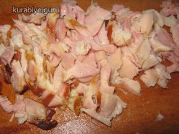 Салат із копченою куркою та капустою