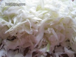 Салат із копченою куркою та капустою