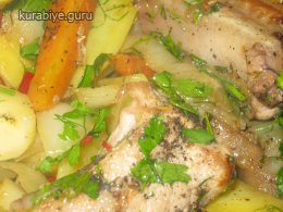 Свинина тушкована з овочами