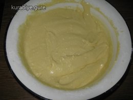 Медова коврижка зі сливами