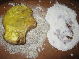 Корейка на кісточці у кунжутно-маковій паніровці