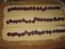 Спиральный пирог с вишней