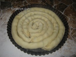 Спиральный пирог с вишней
