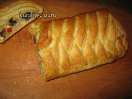 Пиріг з куркою та грибами з листкового тіста 