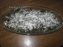 Салат із морської капусти з копченою рибою