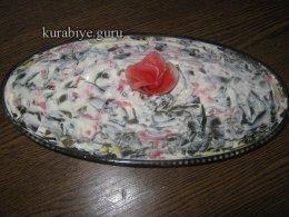Салат із морської капусти з копченою рибою