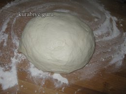 Дрожжевой пирог с сыром и колбасой 