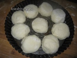 Дрожжевой пирог с сыром и колбасой 