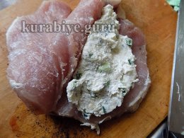 Фаршируємо котлету сирною начинкою