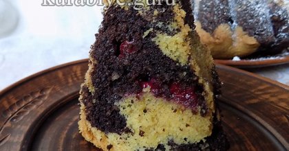 Шоколадно-миндальный кекс с вишней