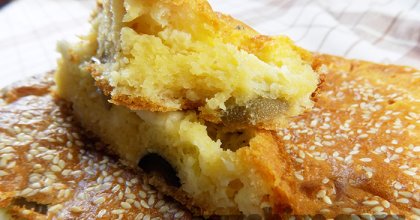 Ніжний пиріг з бринзою та оливками