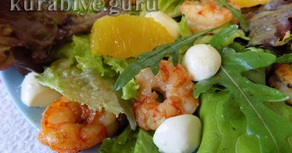Салат с креветками, апельсинами и ореховой заправкой