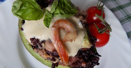 Салат с морепродуктами и диким рисом