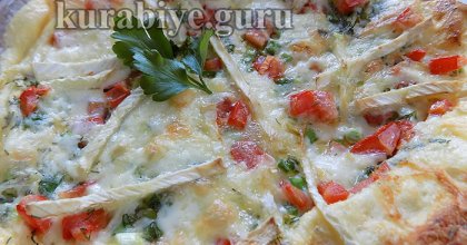 Омлет с помидорами и сыром бри