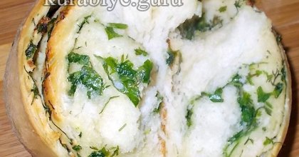 Батон с чесноком и зеленью в духовке