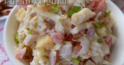 Салат із копченою куркою та капустою