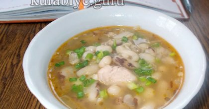 Гостра квасолева юшка з курятиною 