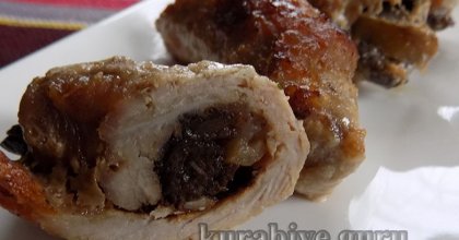 Крученики зі свинини з чорносливом і яблуками