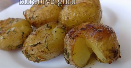 Молодой картофель, запечённый с чесноком и зеленью