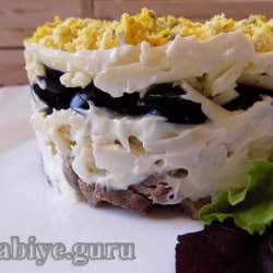 Салат Фаворит  с говядиной и орехами