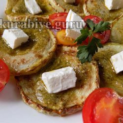 Кабачки и томаты с фетой и базиликовым песто 