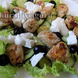 Салат с курицей в греческом стиле