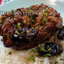 Баранина тушеная с черносливом и корицей