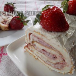 Меренговий рулет з полуницею