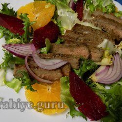 Стейк салат со свёклой и мандарином 